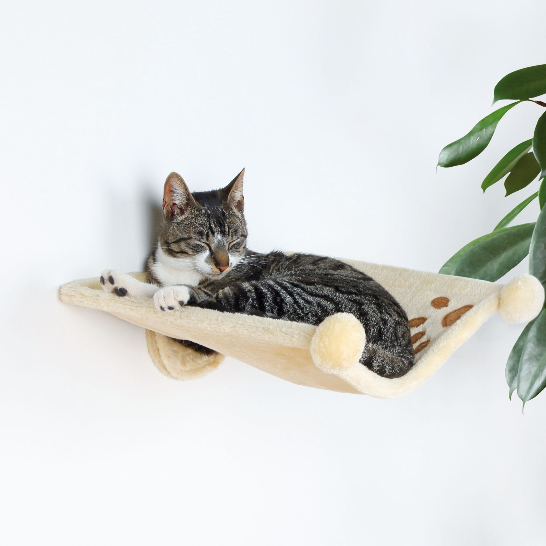 Лежак с креплением на стену для кошки заказать онлайн, опт и розница.  TRIXIE — официальный поставщик в России